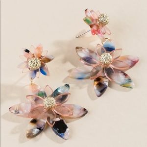 NWT Francesca’s Kyndal earrings